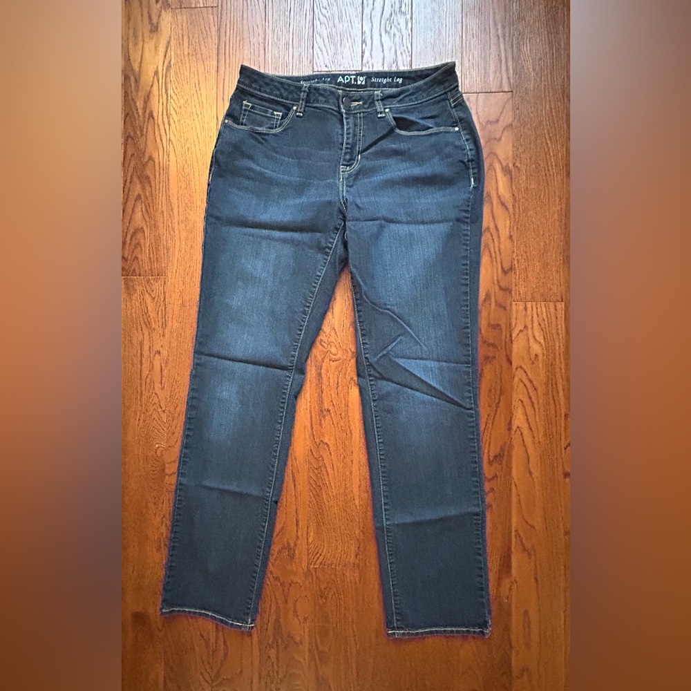 [Apt. 9] Women’s Size 8 Straight Curvy Mid Rise Jeans